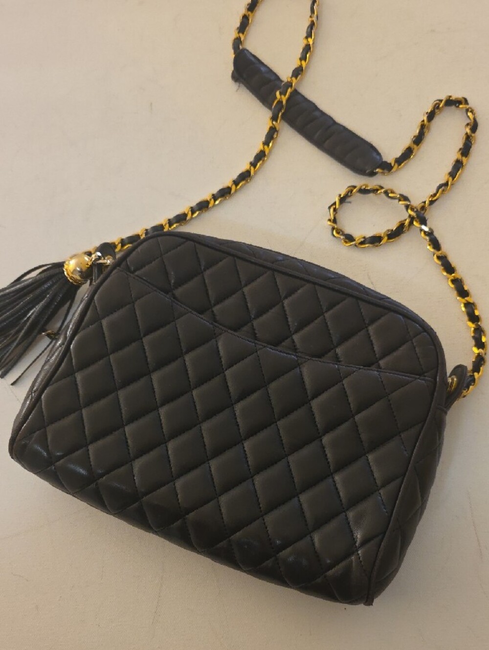 TONEMME Italy 100% Leather Quilted  Crossbody Bag Classic Front Pocket